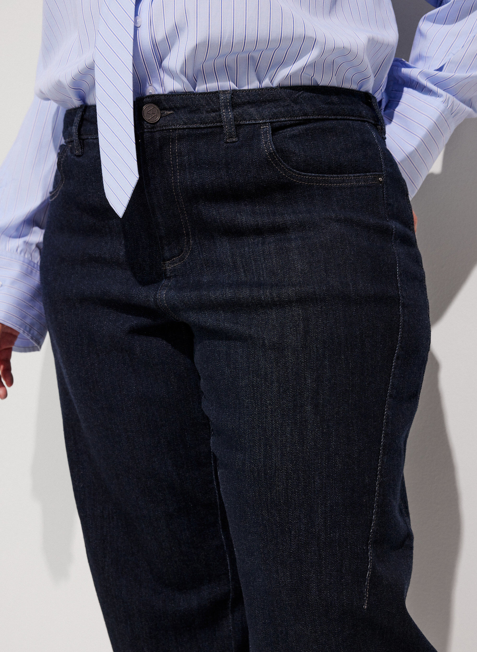 ZizziBarrel fit jeans med h&oslash;y midje, Bl&aring;, Model image number 2