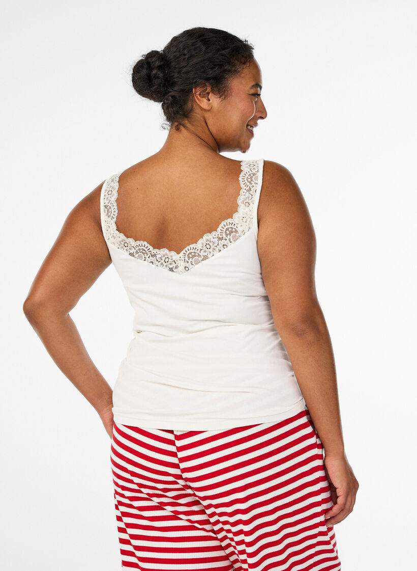 Topp i viskose med blondekant, Vanilje, Model image number 2