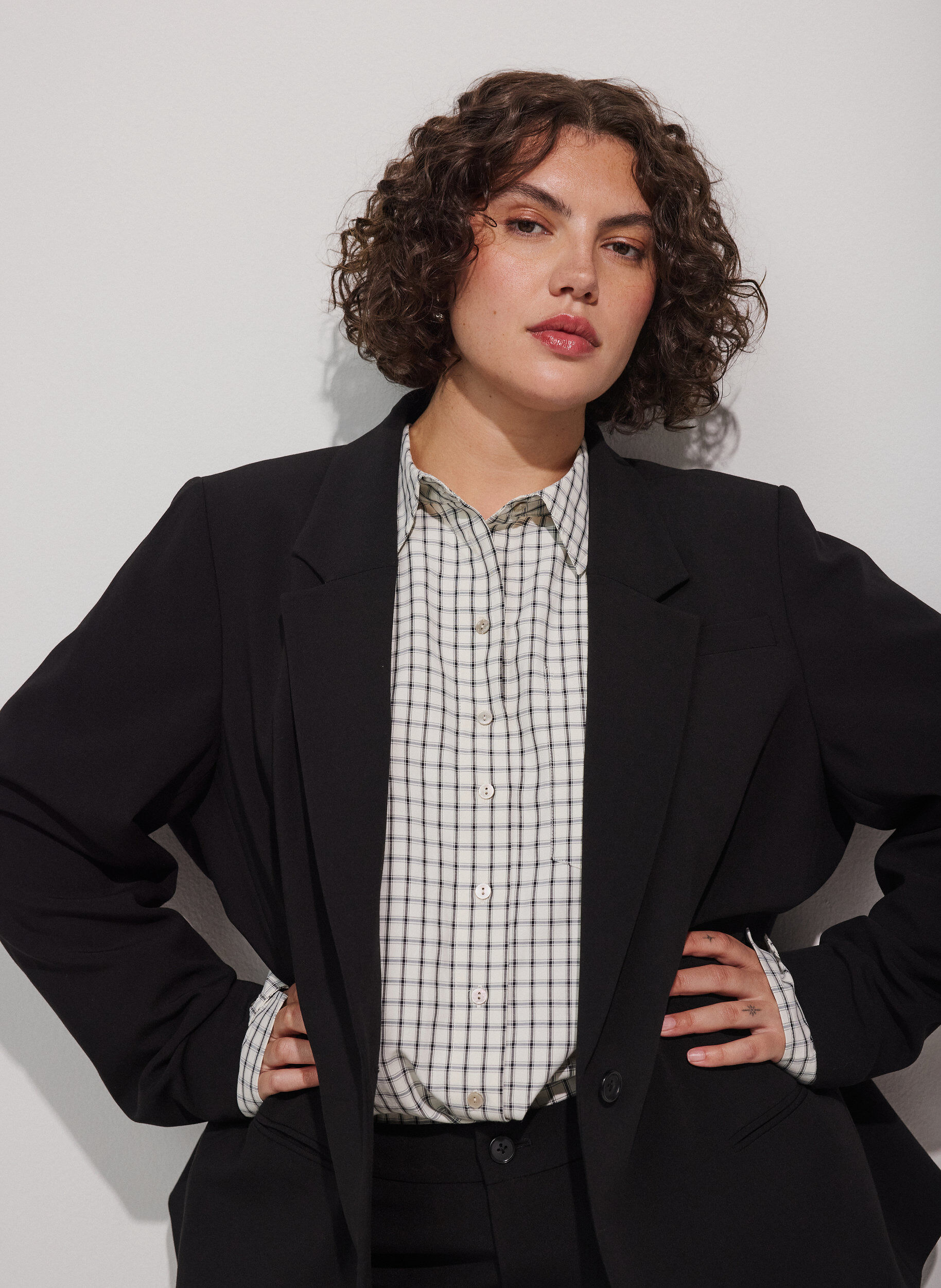 ZizziKlassisk blazer med enkel knappelukking, Svart, Model image number 0