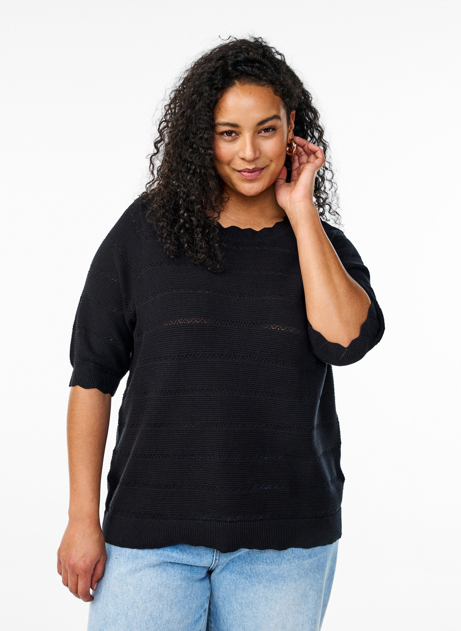 Zizzi Strikket bluse med stripet hullm&oslash;nster og korte ermer, Svart, Model image number 0
