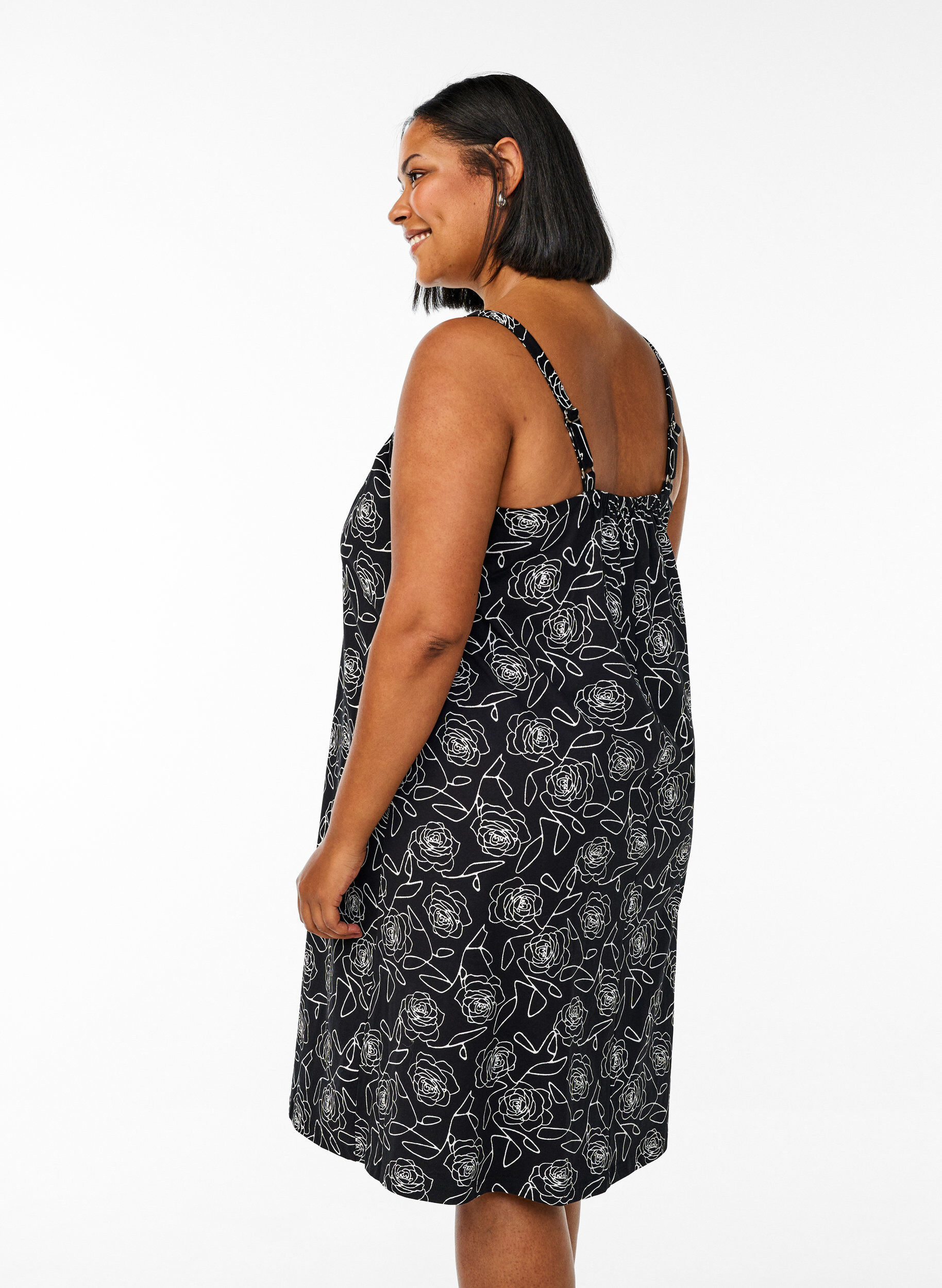 ZizziMidi strap dress in organic cotton, Svart, Model image number 2