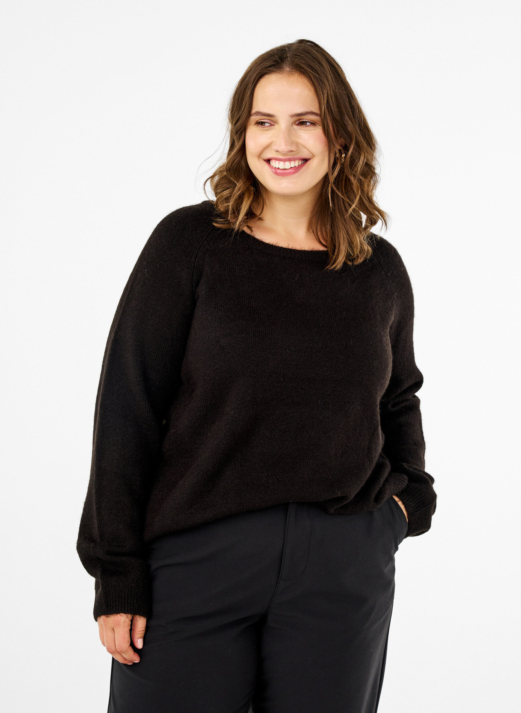 Zizzi L&oslash;stsittende, strikket bluse med rund hals, Black, Model image number 0