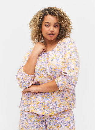 Blomstrete viskosebluse med smock og 3/4-ermer, Rose Ditsy AOP, Model image number 0