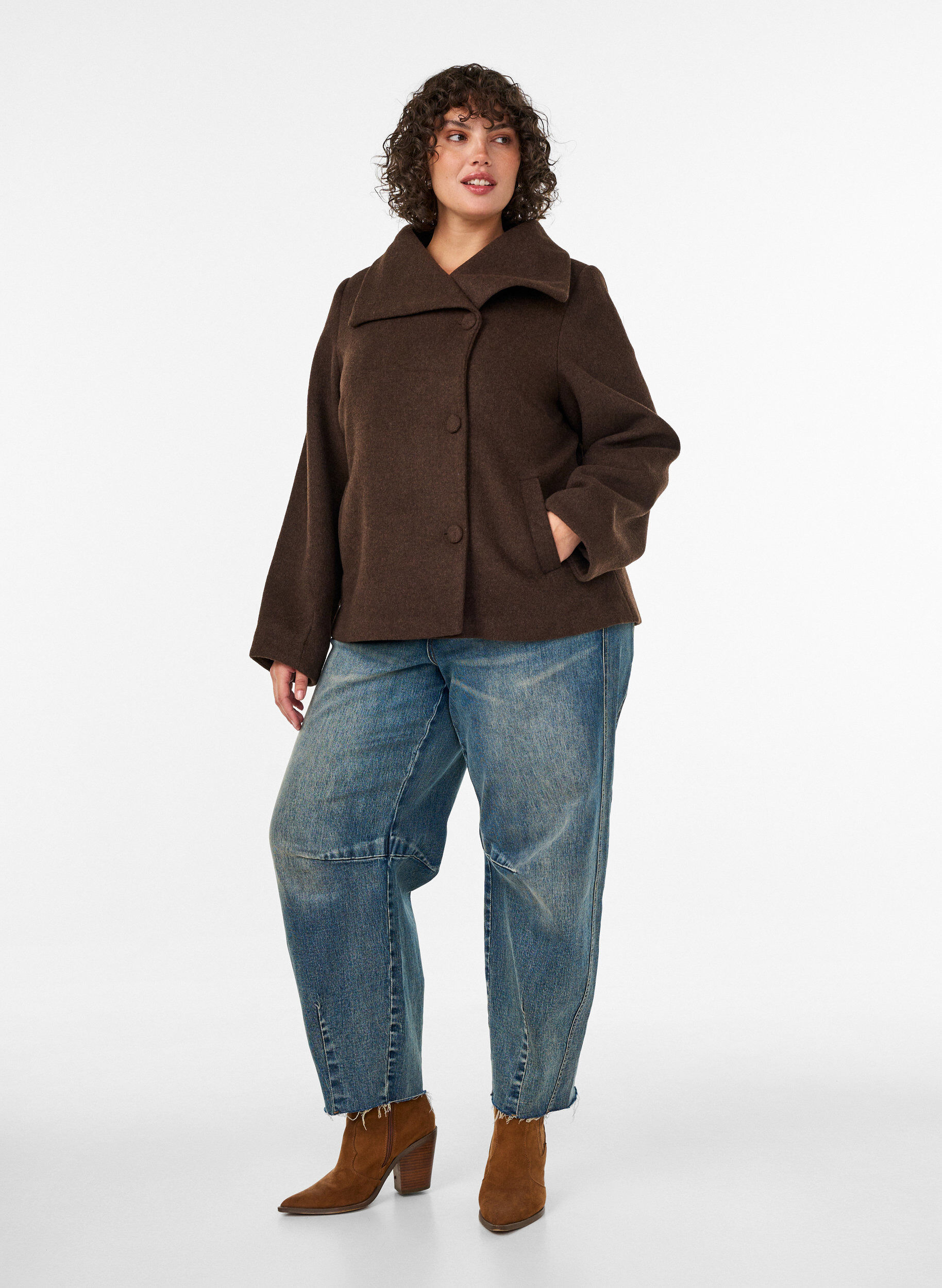 ZizziKort jakke med asymmetrisk knappelukking, Brun, Model image number 1