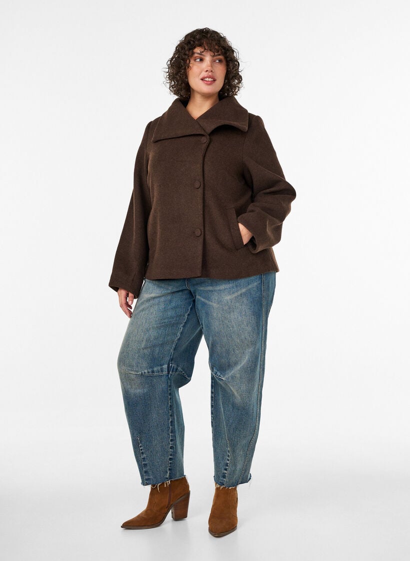 Kort jakke med asymmetrisk knappelukking, Brun, Model image number 1