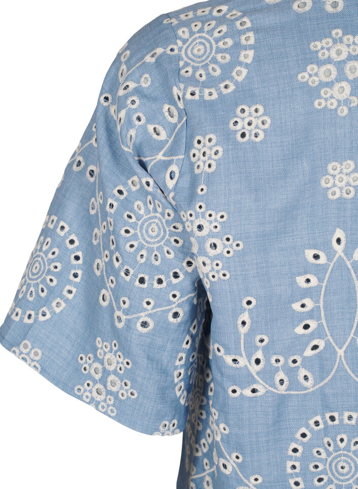 Kort kjole med et dekorativt hullmønster, Faded Denim w. White, Packshot