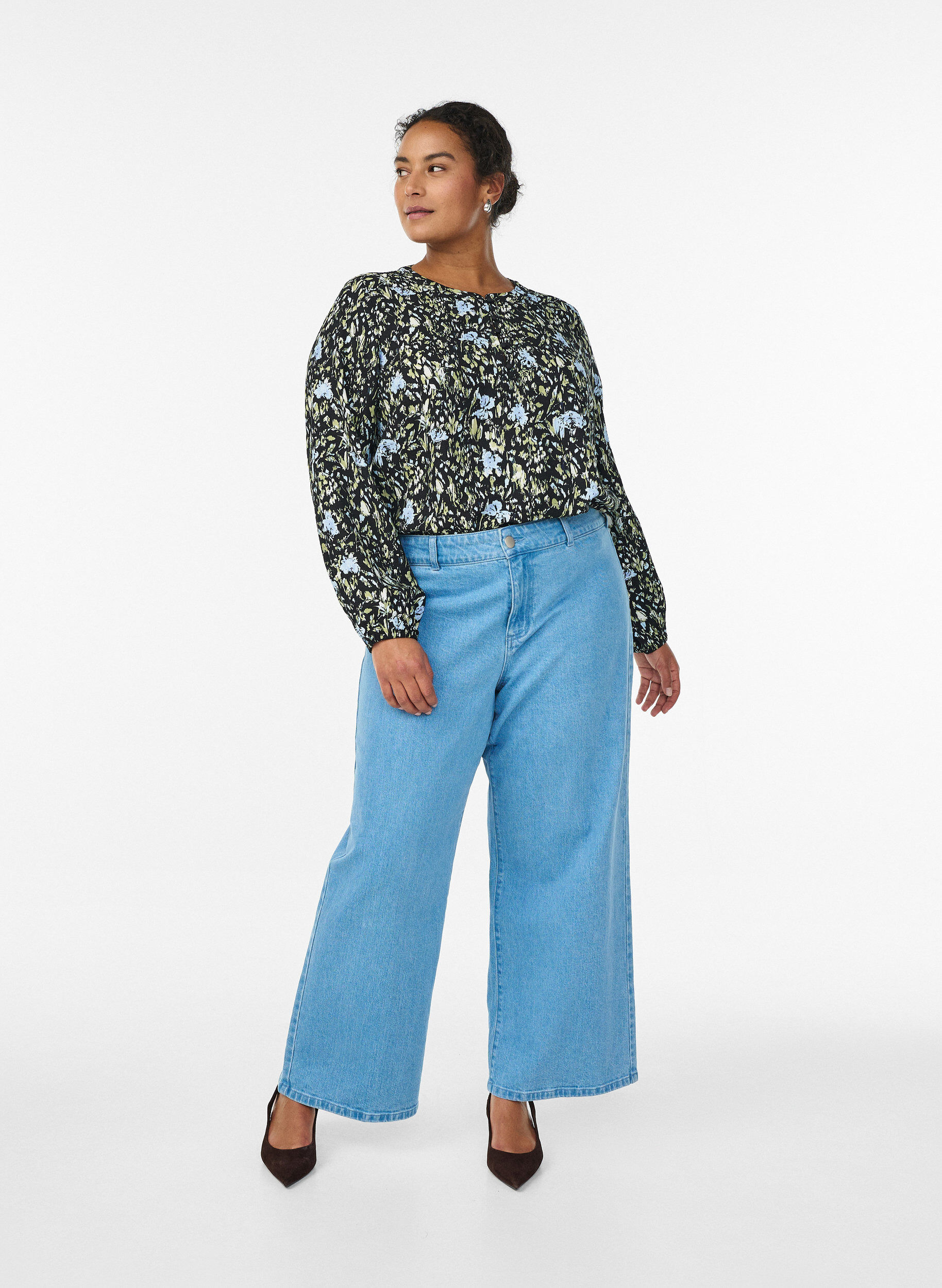 Zizzi Langermet bluse med m&oslash;nster og knapper, Svart, Model image number 1