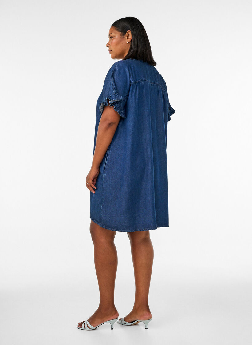 Kjole i denim-uttrykk med knappelukking og volangermer, Bl&aring;, Model image number 2
