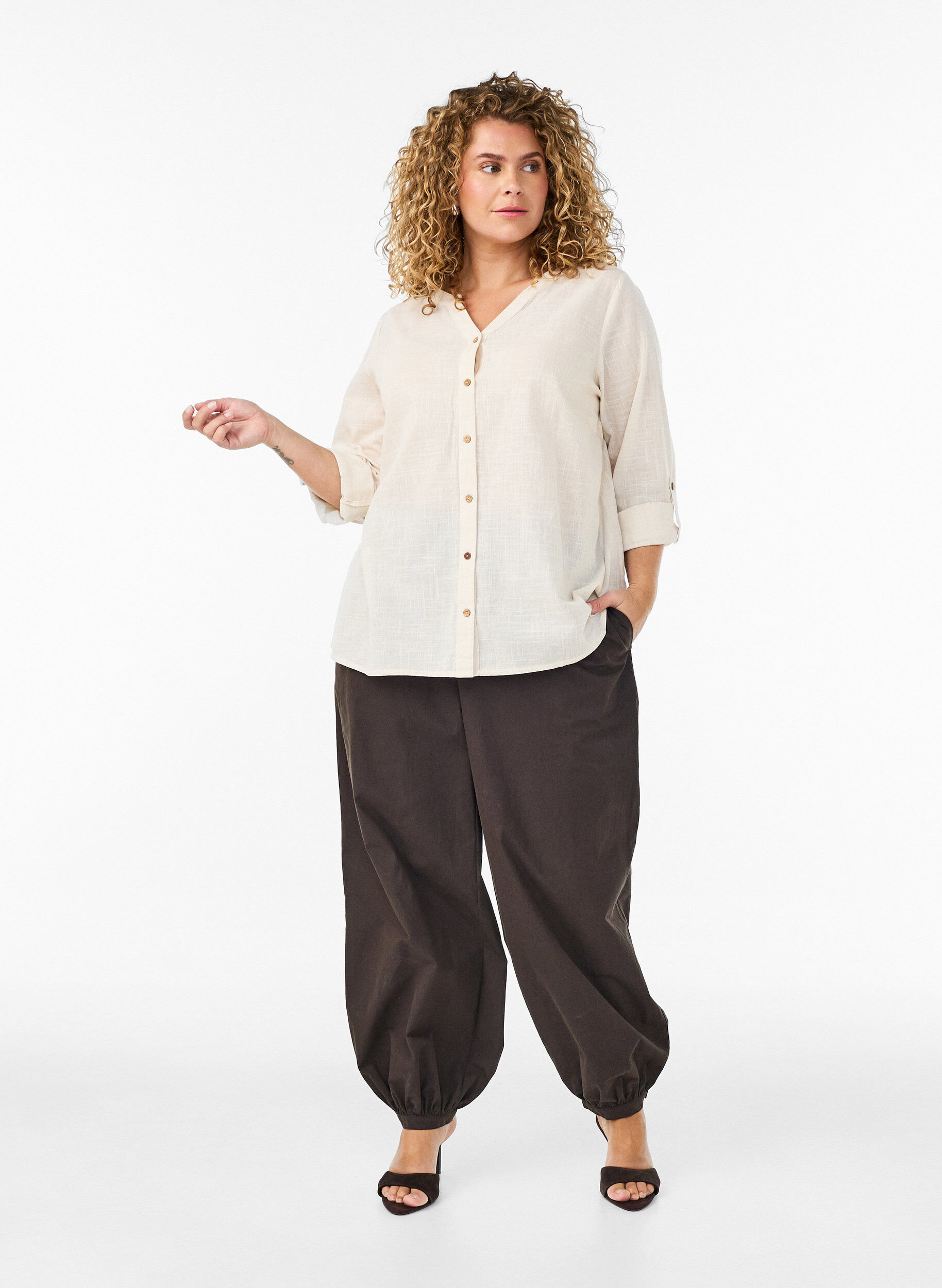 ZizziBomullsbluse med V-hals, Vanilje, Model image number 1