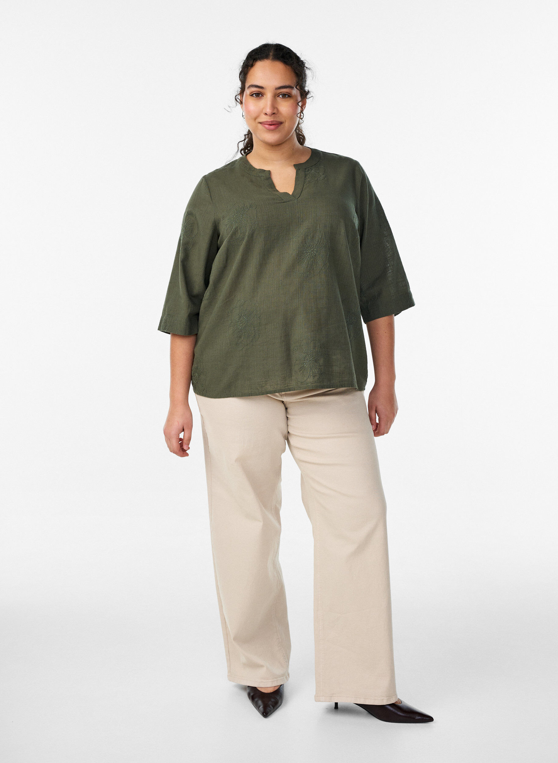 ZizziBluse i bomull med broderte detaljer og 3/4-ermer, Gr&oslash;nn, Model image number 1