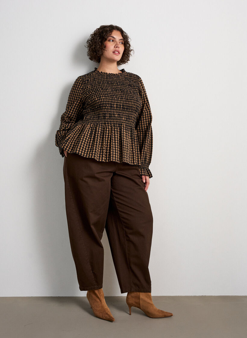 Rutete bluse med smocking og peplum, Brun, Model image number 1