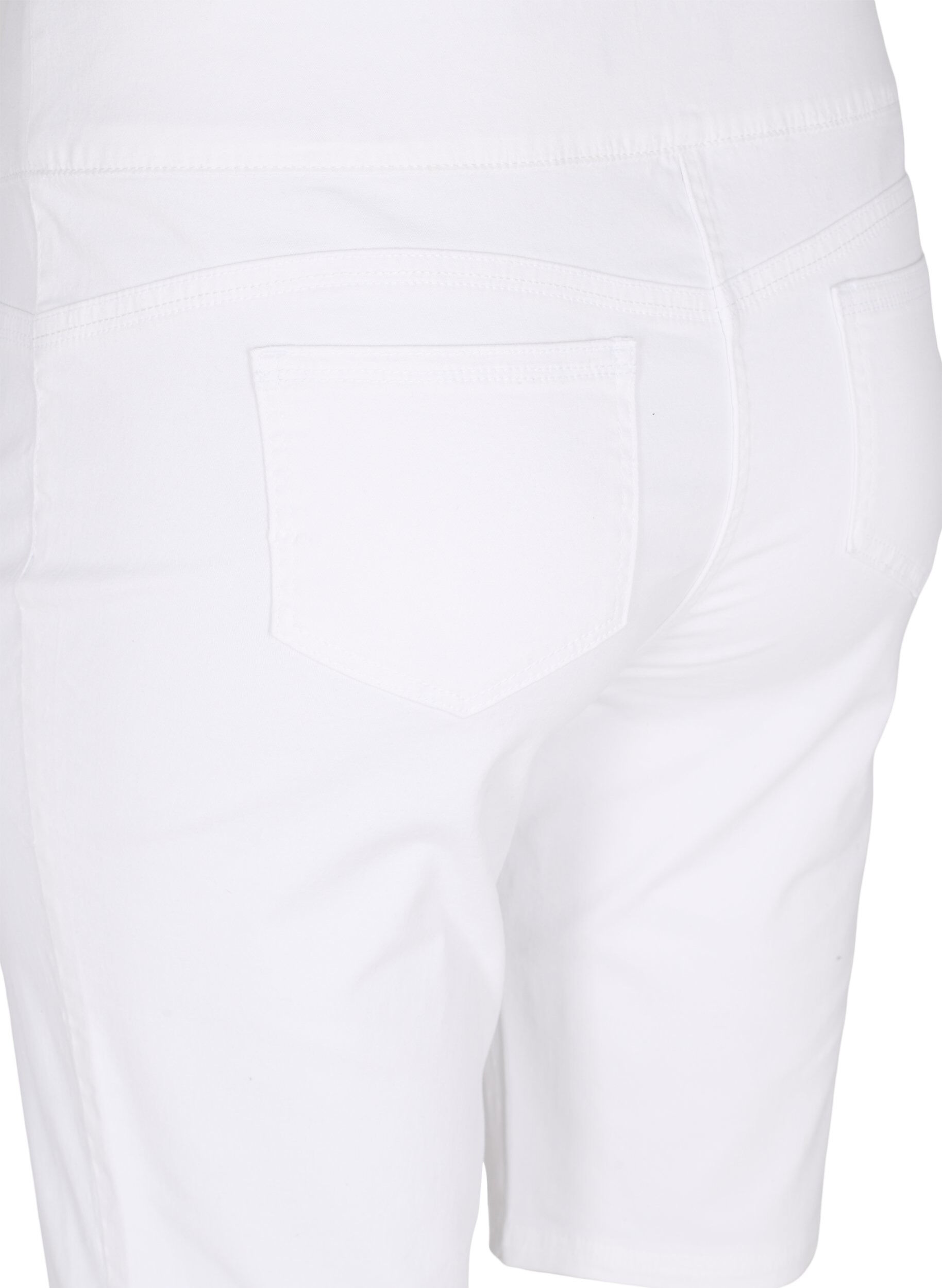 Zizzi Tettsittende shorts med baklommer, White, Packshot image number 3