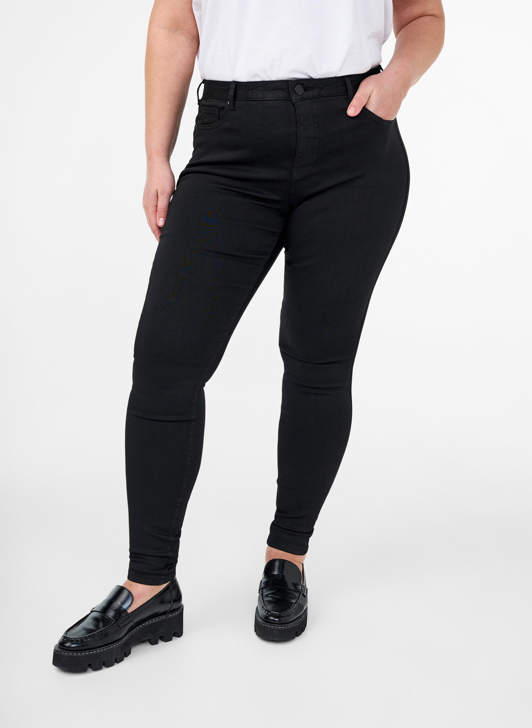 Zizzi Stay black jeans med h&oslash;y midje, Svart, Model image number 2