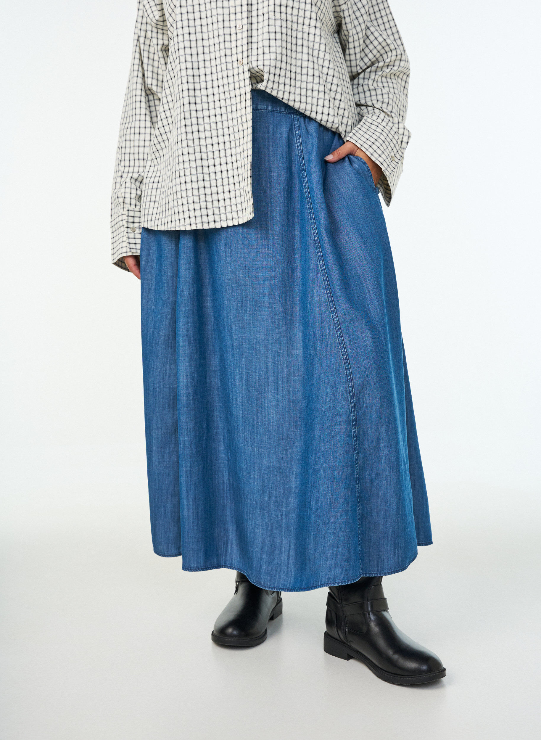 ZizziMaxiskj&oslash;rt i lyocell med plagg i denim, Bl&aring;, Model image number 2