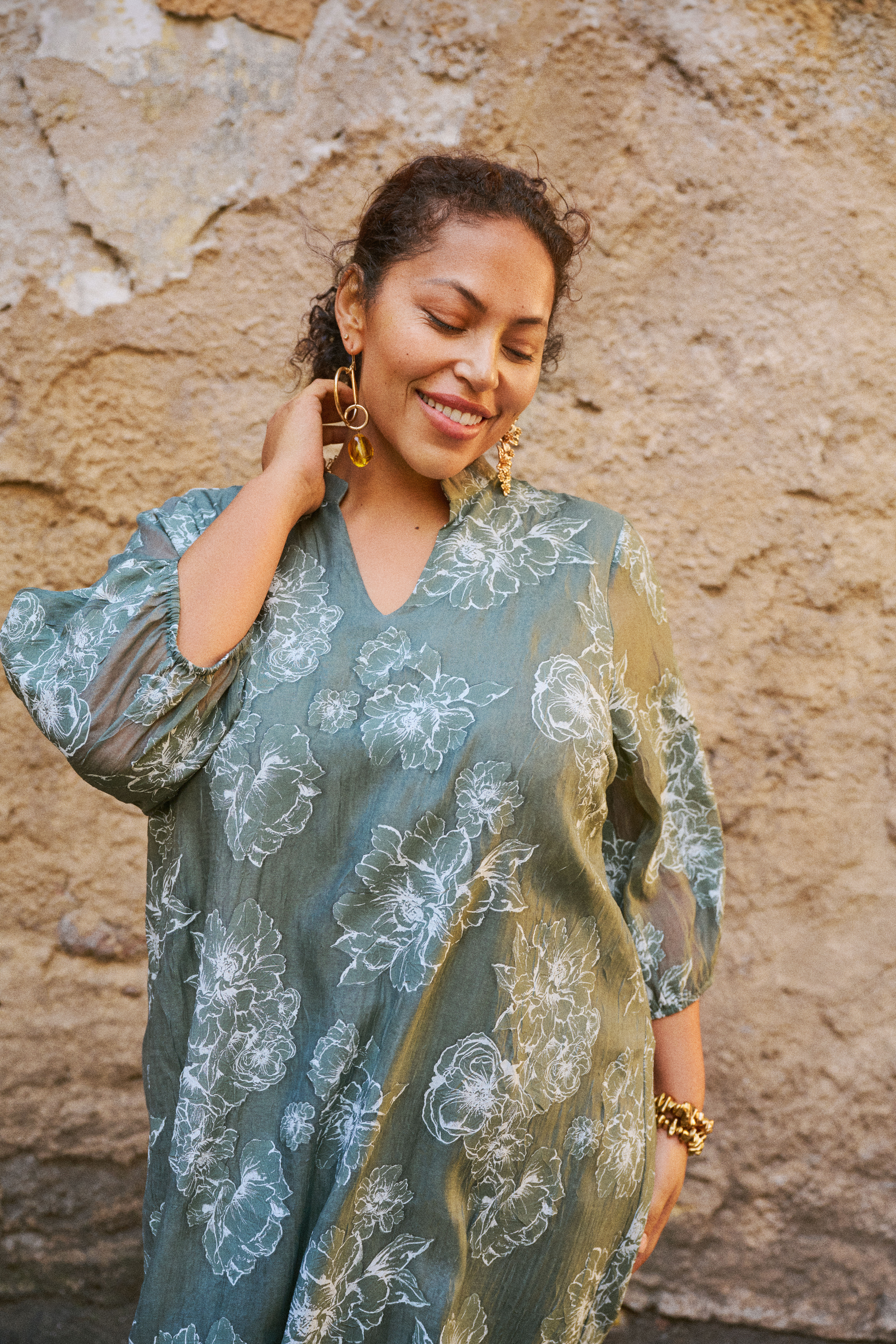 Zizzi Gr&oslash;nn midikjole med blomsterm&oslash;nstre, , Model