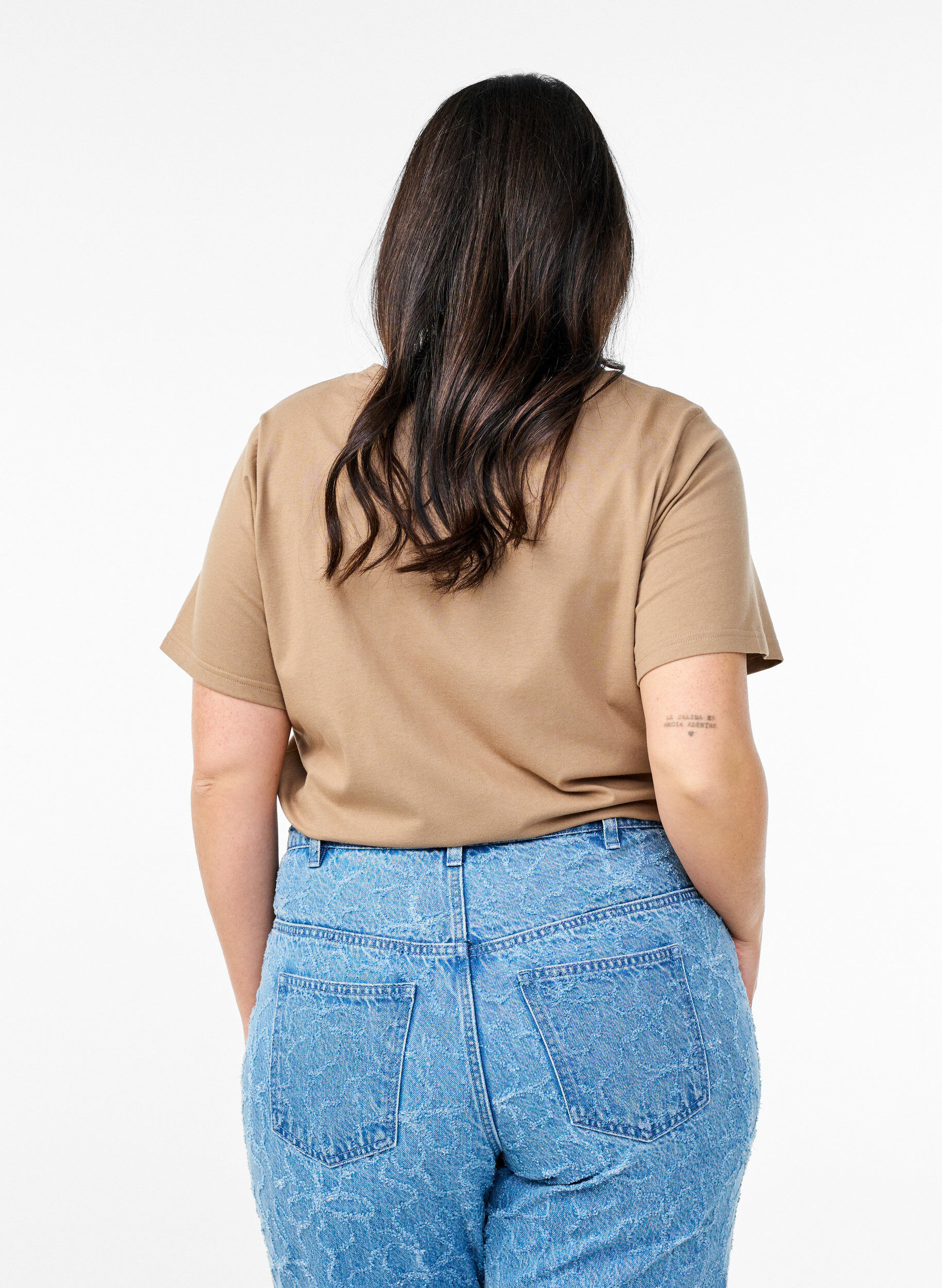 Zizzi T-skjorte med dekorative detaljer, Beige, Model image number 2