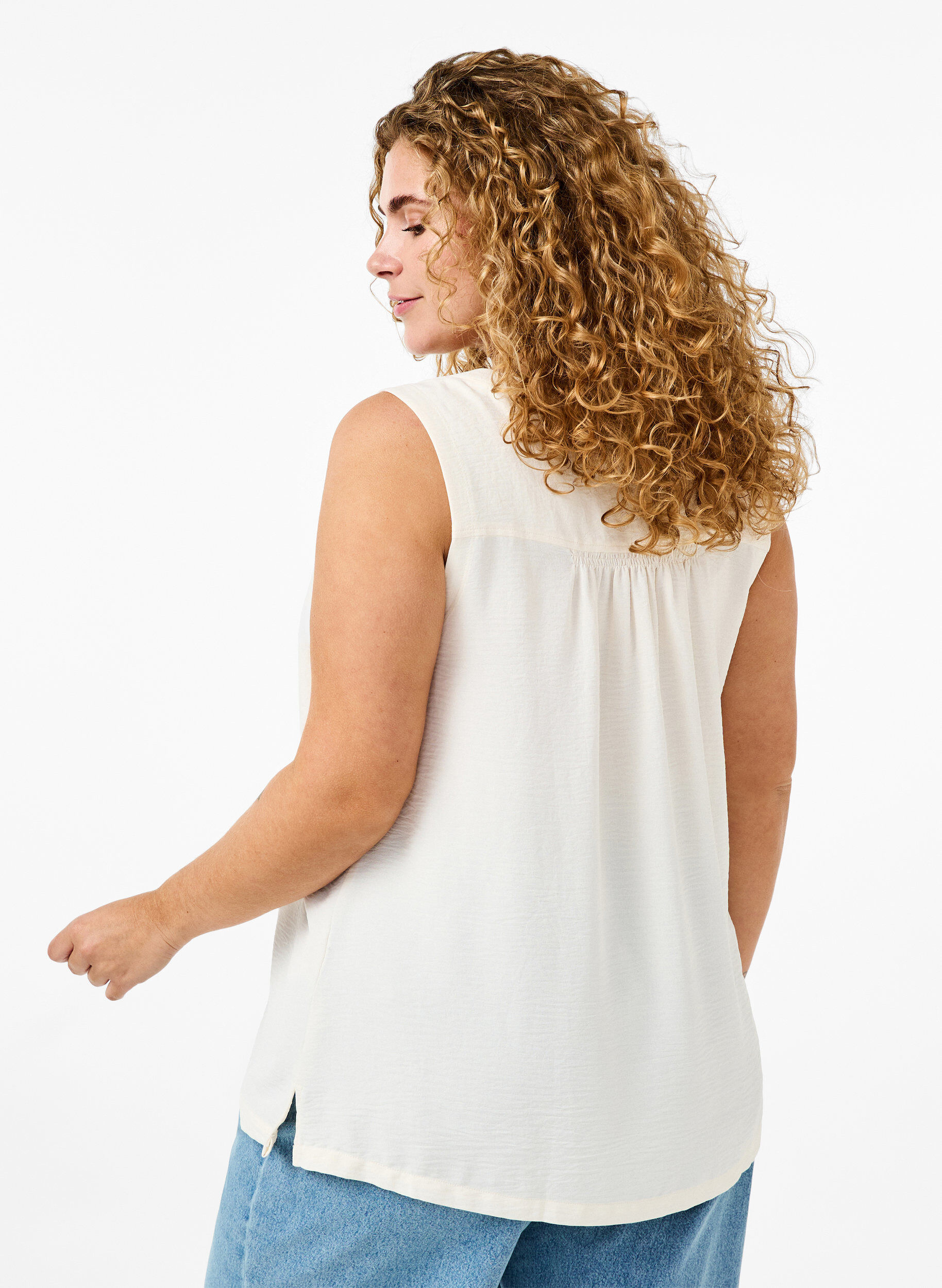 ZizziErmel&oslash;s overdel med rynkedetaljer, Vanilje, Model image number 2