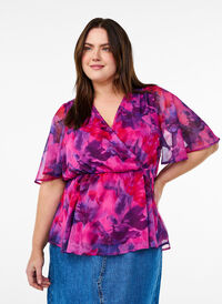 Bluse i blomstrete chiffon med korte ermer, Rød Bluse i blomstrete chiffon med korte ermer, Rød, Model