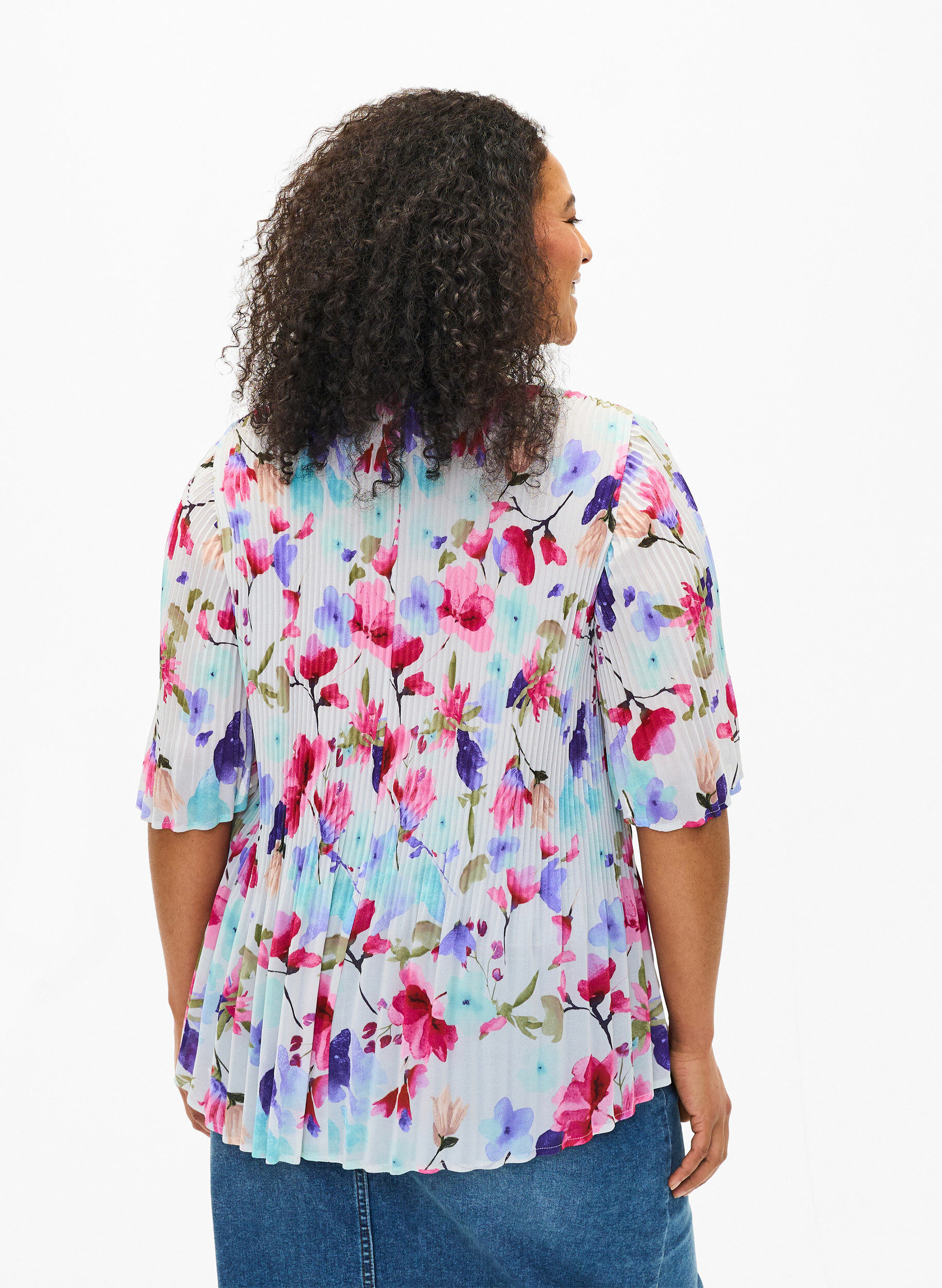 Zizzi Plissert blomstrete bluse, White/MultiFlowerAOP, Model image number 1