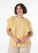 Bluse med smockstruktur og volangermer, Gul, Model image number 0