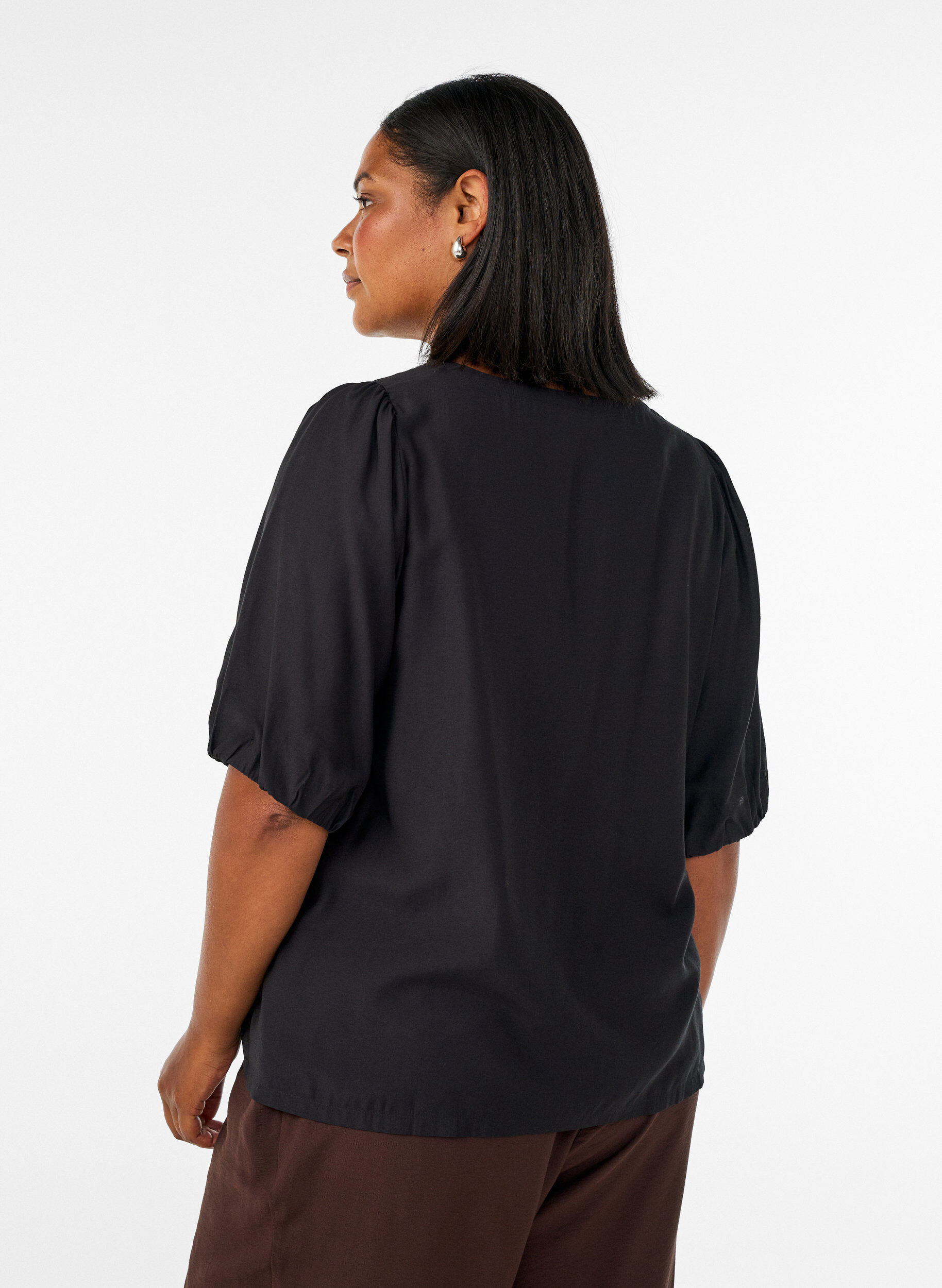 ZizziViskosebluse med V-hals, Svart, Model image number 2