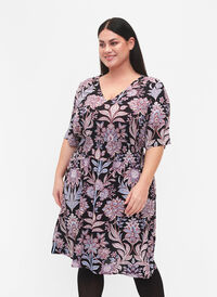 Mønstrete viskosekjole med smock, Black Graphic Flower, Model