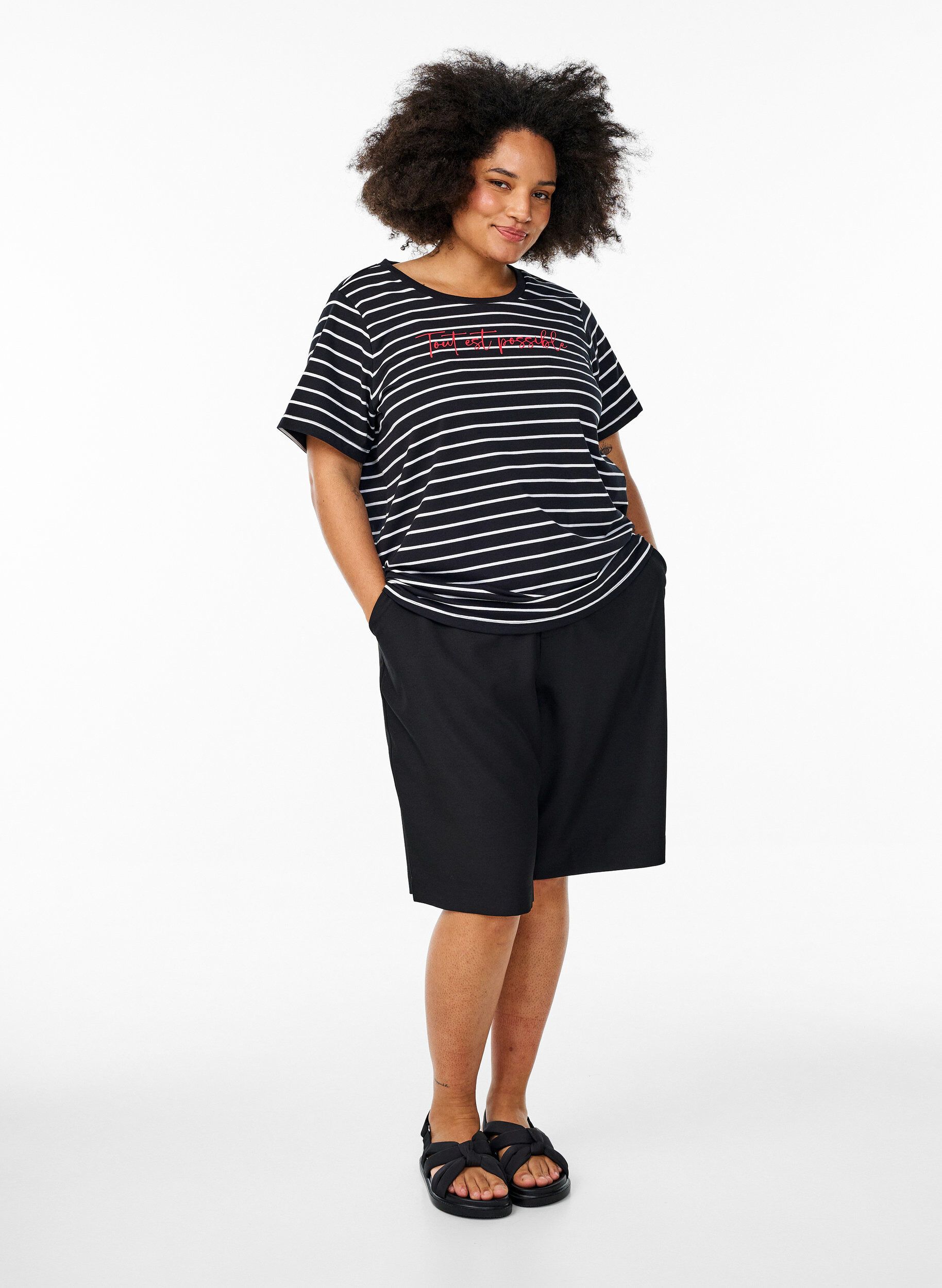 Zizzi Stripete T-skjorte med teksttrykk, Svart, Model image number 1