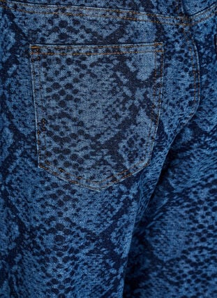 Zizzi Emily jeans med dyretrykk, Denim Snake AOP, Packshot image number 3