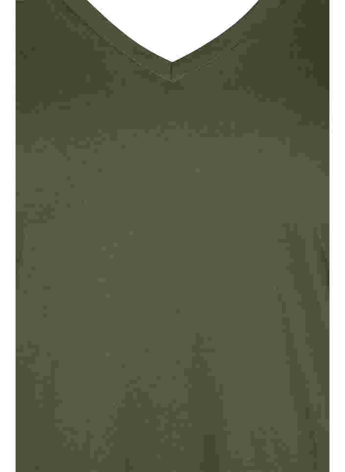 T-skjorte i organisk bomull med V-hals, Thyme, Packshot image number 2