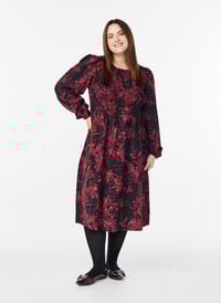 Blomstret kjole med smocket topp, Svart Blomstret kjole med smocket topp, Svart, Model