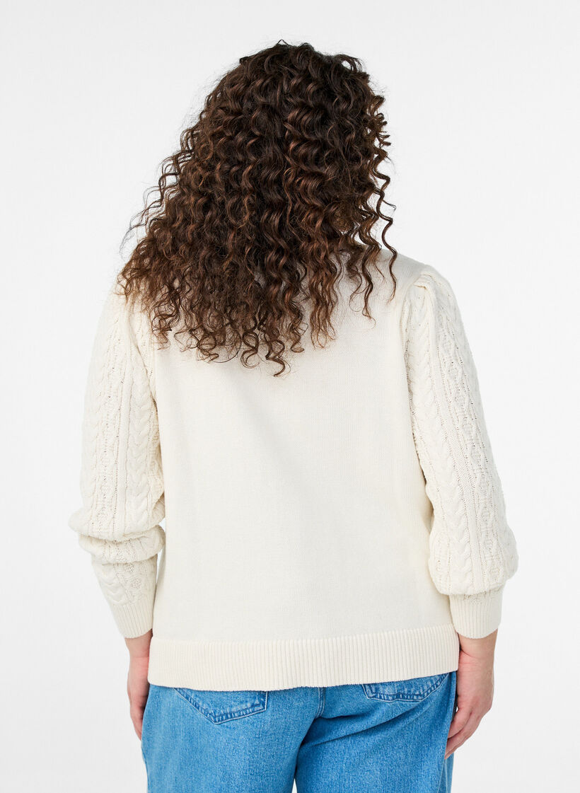 Strikkebluse med flettem&oslash;nster og broderte blomster, Hvit, Model image number 2