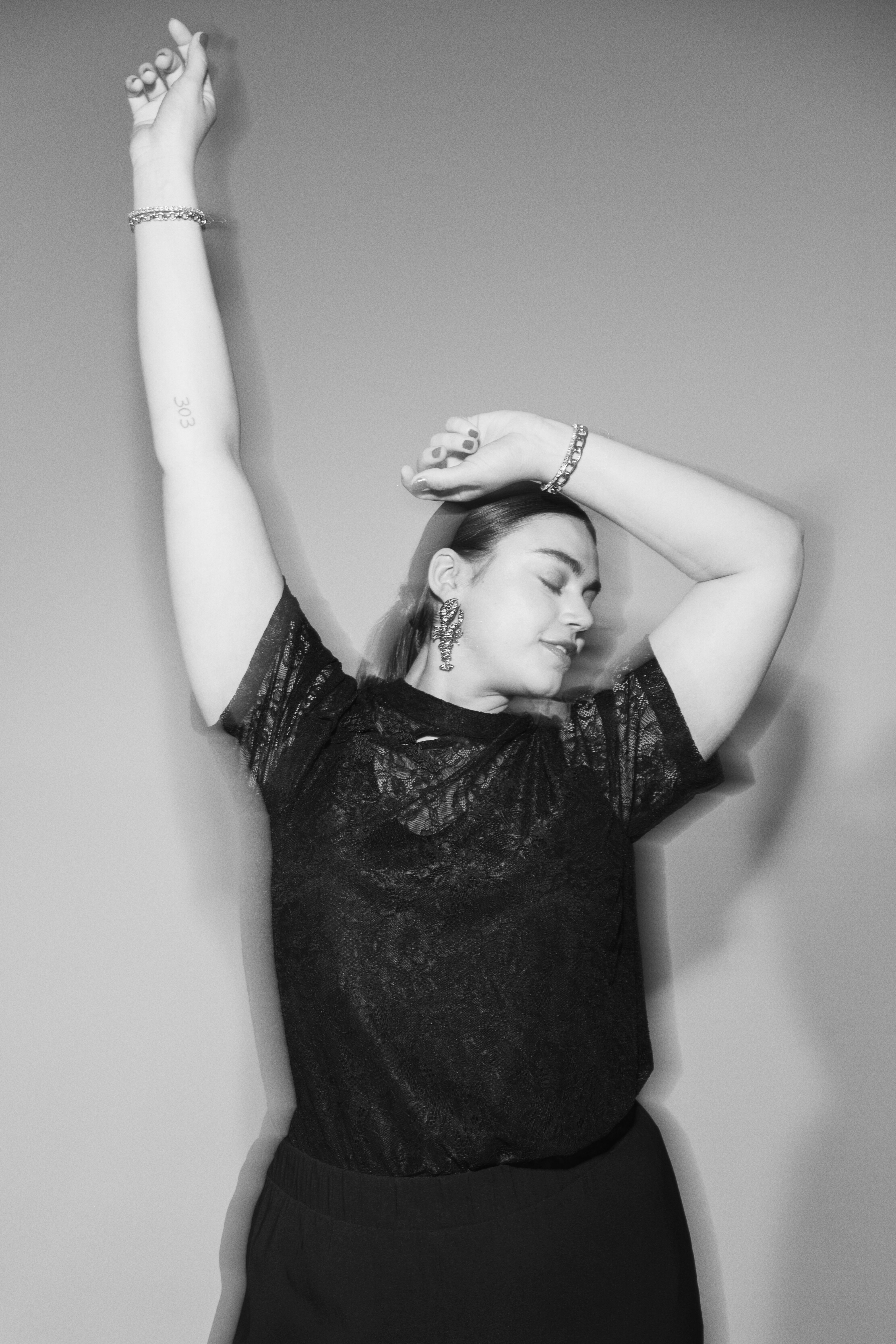 Zizzi Bluse i blonder med detaljer, , Model