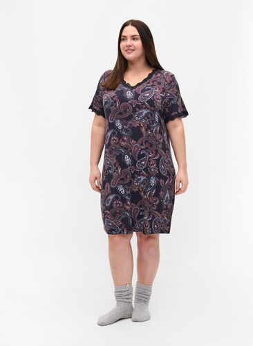Kortermet pysjamaskjole i viskose, PAISLEY PRINT, Model image number 2