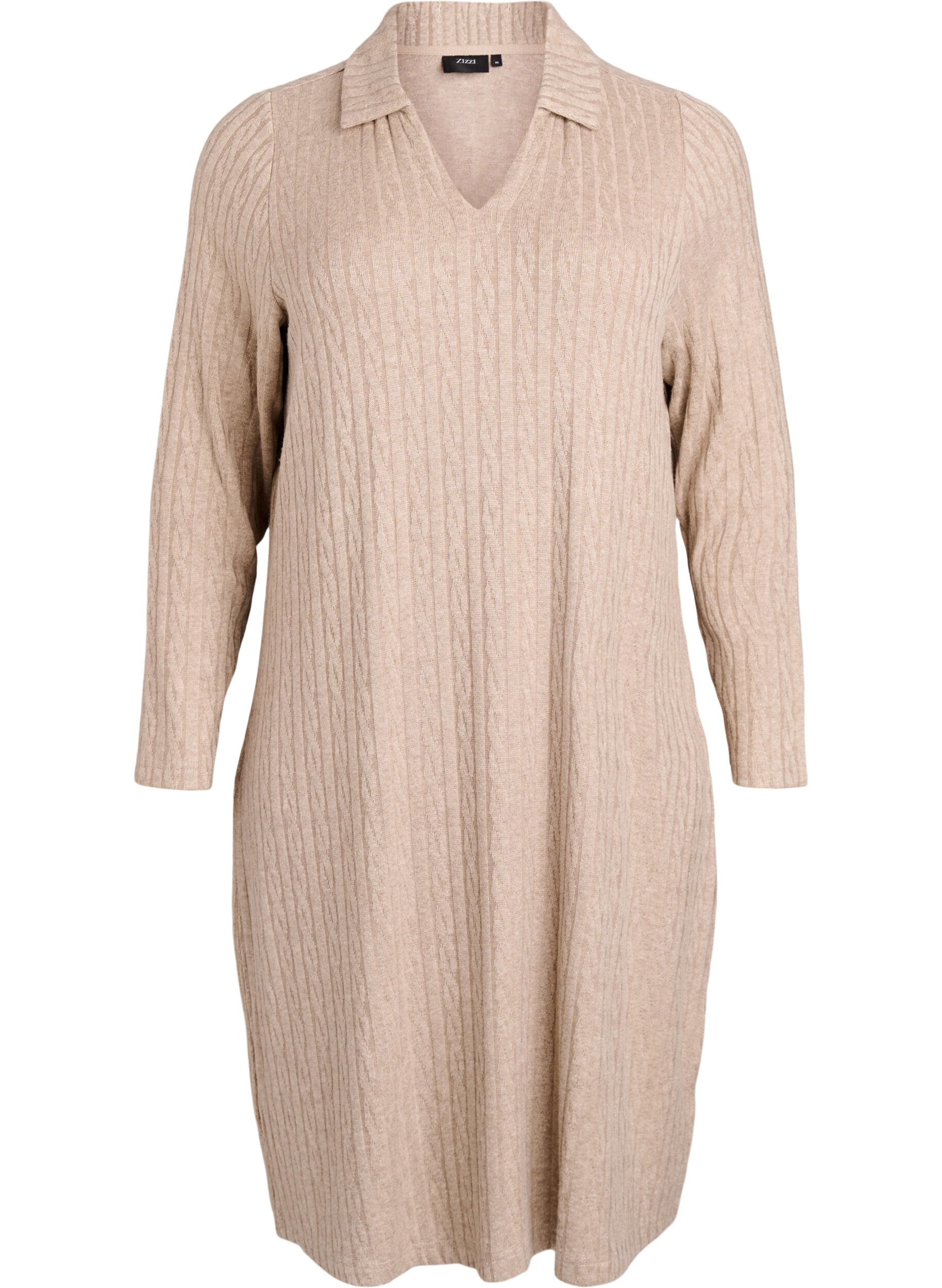 Kjole med flettestruktur og V-hals