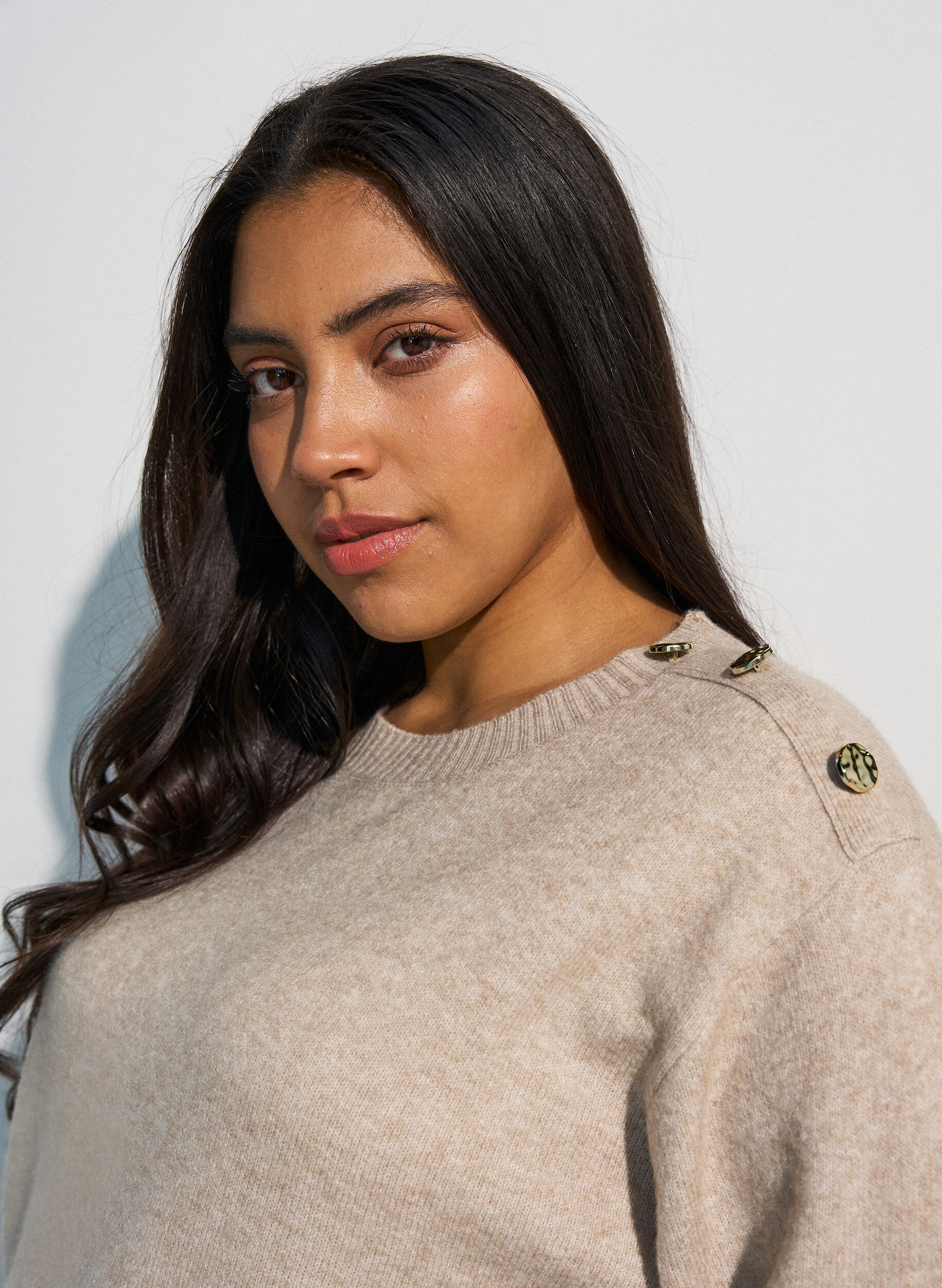 ZizziStrikket bluse med knappdetalj, Beige, Model image number 3