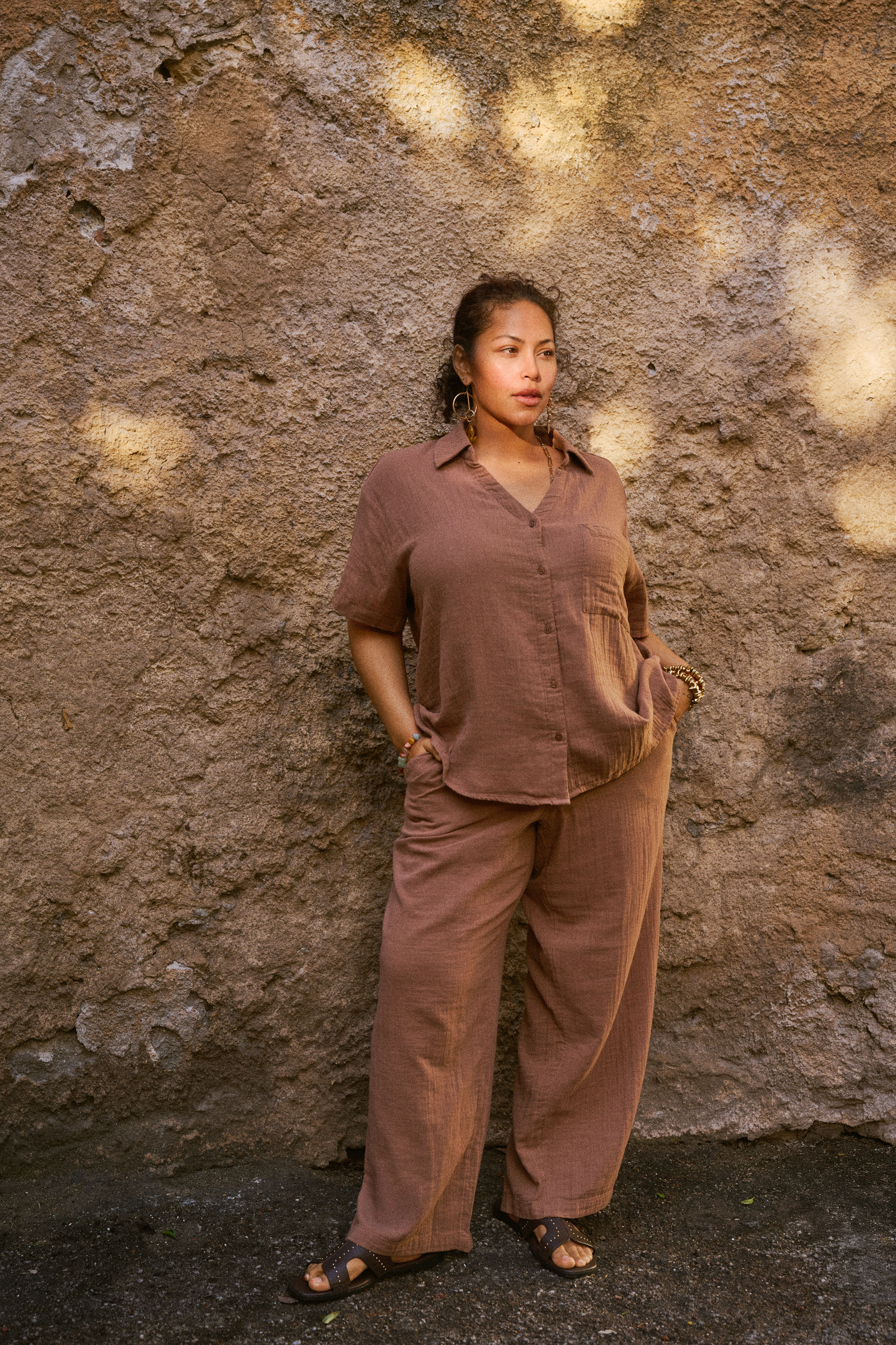 Brunt sett i bomullsmuslin, , Model