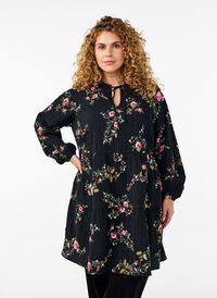 Blomstermønstret kjole med knytelukking, Svart Blomstermønstret kjole med knytelukking, Svart, Model