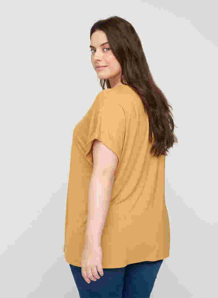 T-skjorte i viskosemiks med rund hals, Honey Mustard , Model image number 1