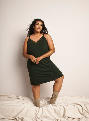 Zizzi Nattkjole i viskose med blondekant, Grønn, Image image number 0