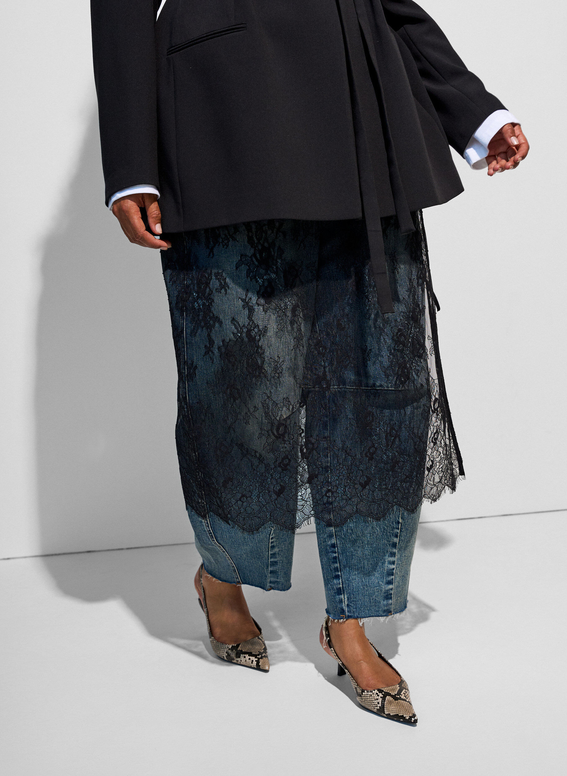 ZizziOmslagsskj&oslash;rt med blonder og knytebelte, Svart, Model image number 1