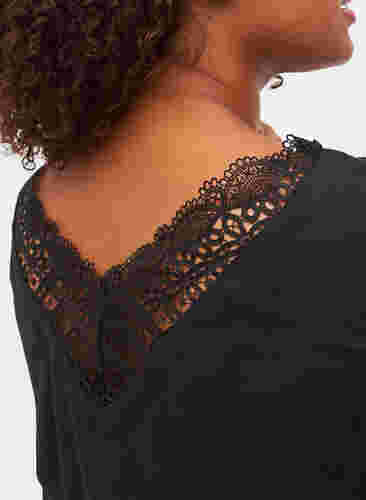 Bluse med 3/4-ermer og blonderygg, Black, Model image number 1