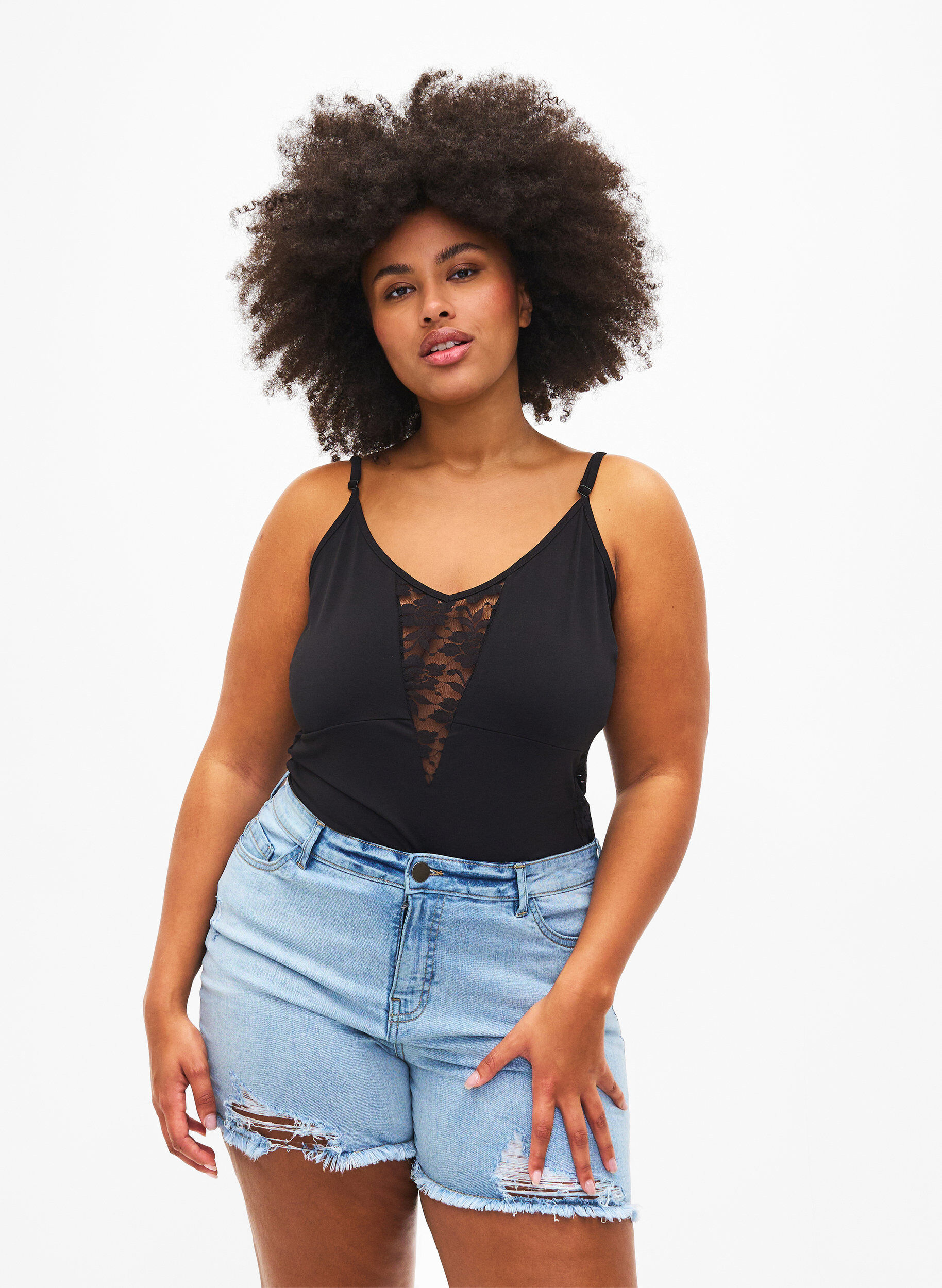 Zizzi Dongerishorts med slitte detaljer, Light Blue Denim, Model image number 0