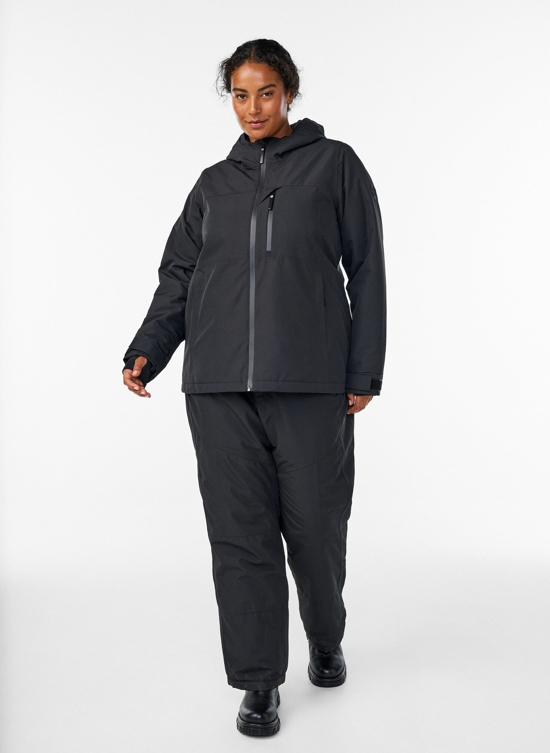 ZizziSkijakke med hette og glidel&aring;slommer, Svart, Model image number 1