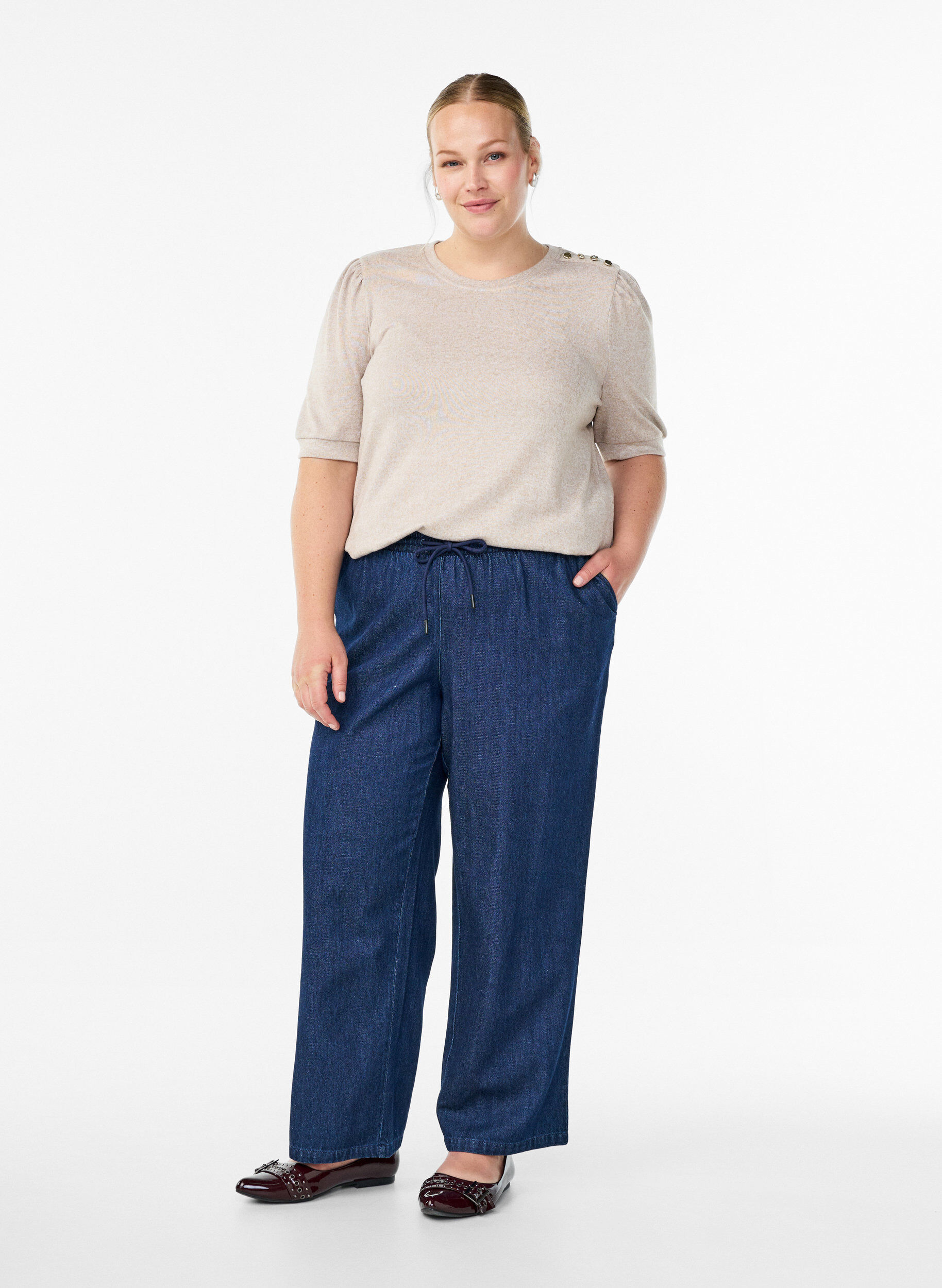 Zizzi Bluse med knappedetaljer og korte puffermer, Beige, Model image number 1