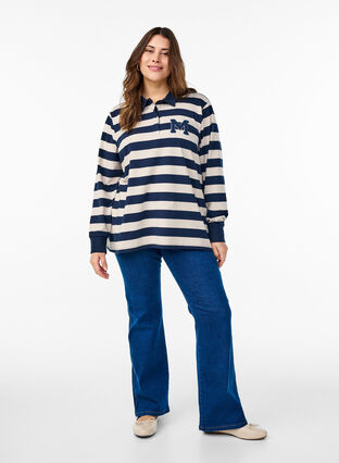 Zizzi Stripete poloskjorte med frottédetaljer, Birch w. Navy, Model image number 2