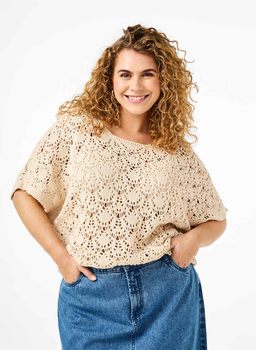 Strikket bluse med korte flaggermusermer, Sandshell, Model