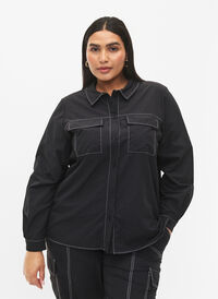 Skjorte med kontrastsømmer, Black, Model