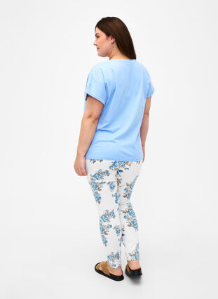 Supersmal Amy jeans med blomstertrykk, White B.AOP, Model image number 1
