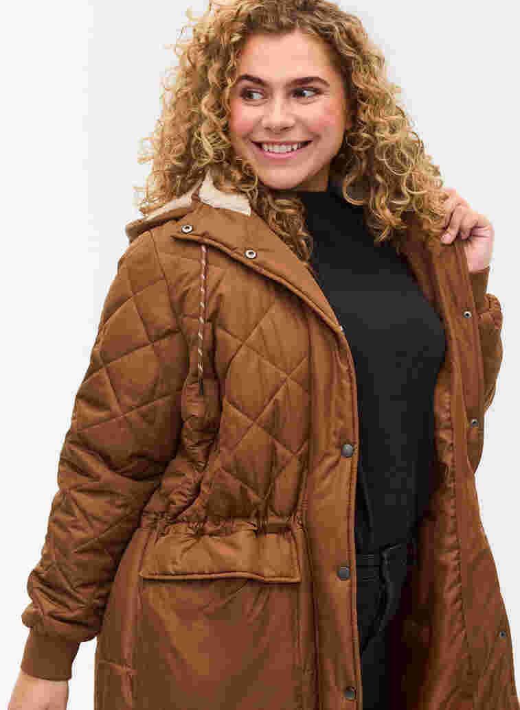 Quiltet jakke med hette og justerbar midje, Toffee, Model image number 2