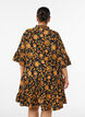 Blomstrete bomullskjole med volangdetaljer og en loose A-linjeform, Orange, Model image number 2